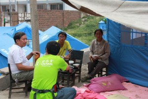 樂施會工作人員訪問毛坪安置點居民