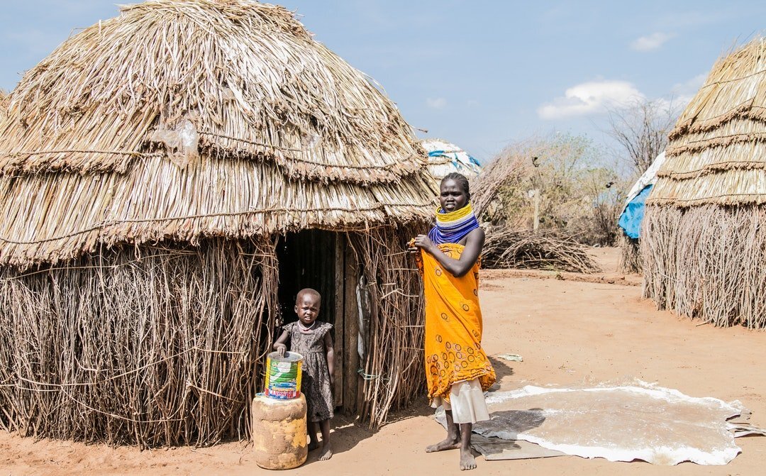 根據樂施會7月發佈的最新東非糧食危機的報告，非洲的乾旱危機仍不容樂觀。  Oxfam_works_HECA 樂施會提供 然而，樂施會就有一群人出現在最需要幫助的地區，獻身於人道主義工作。  樂施會相信，這些來自社區的力量，保障人道救援工作成功開展，在世界各地我們將資源和技能，轉移到最需要援助的人手中。