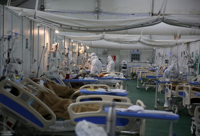 這是印度德里一間臨時醫院的深切治療病房。