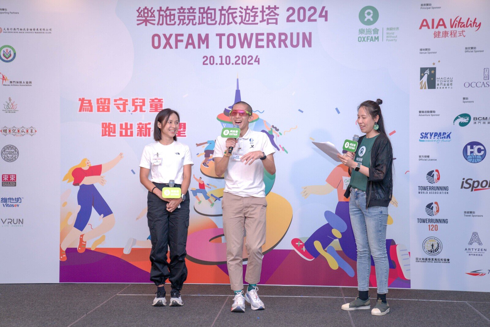 The two Oxfam TowerRun ambassadors, Soh Wai Ching and Vivi Cheung, shared their experiences and encouraged everyone to support and participate the event.