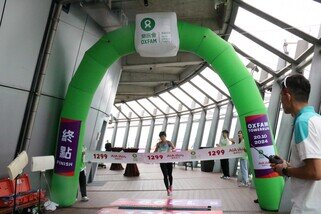 In the ‘Individual Challenge’ women’s race for the half tower, the champion was Tan Michele Bee Kiang, who finished the race in 5 minutes and 8 seconds and broke the record.