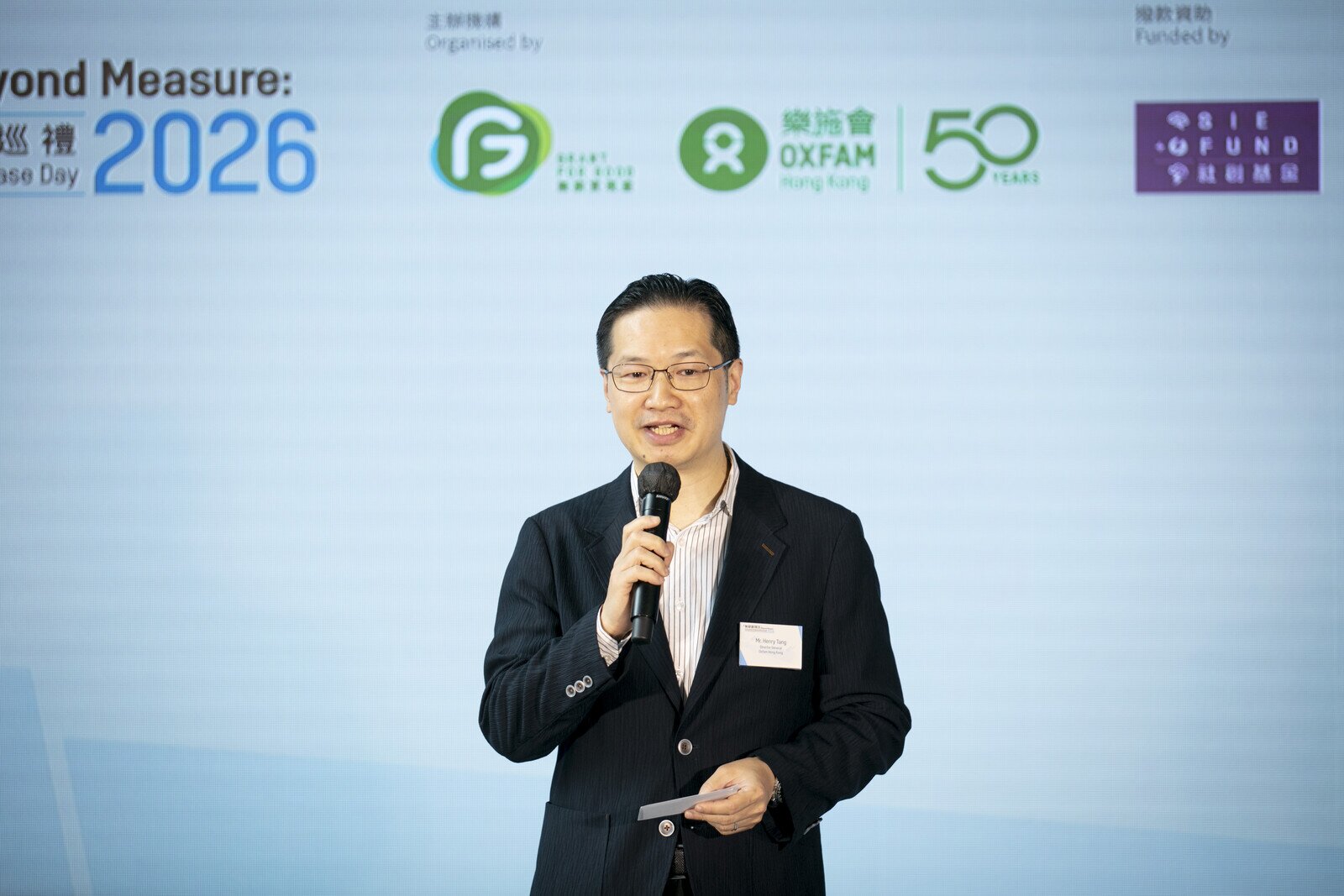 Mr Henry Tang Chi-fai, Director General of Oxfam Hong Kong, delivered a speech on stage.