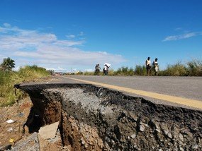 A road damaged by Cyclone Idai in Sofala province, Mozambique. (Photo: Sergio Zimba/Oxfam)
