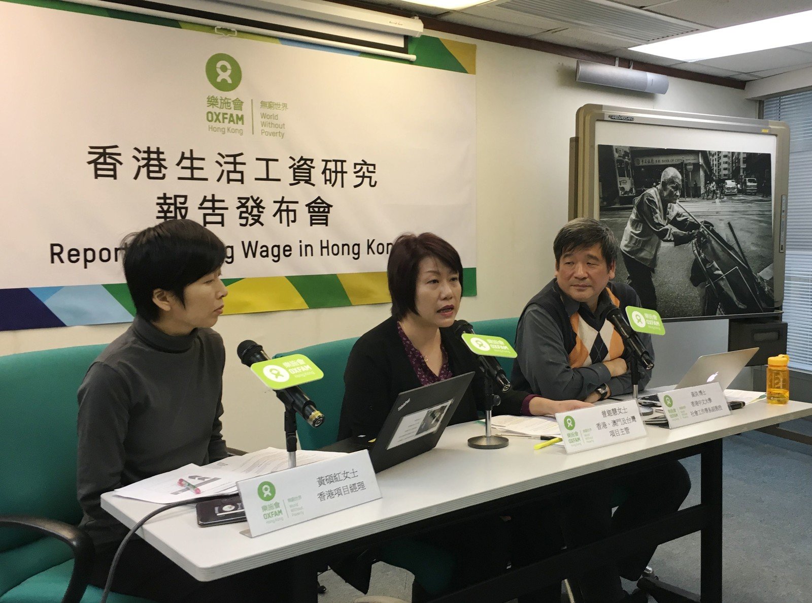 Oxfam announced its latest report on the living wage. Kalina Tsang, Head of Oxfam’s Hong Kong, Macau, Taiwan Programme, urged the government – which employs the largest number of outsourced low-income workers – to take the lead in paying a living wage.