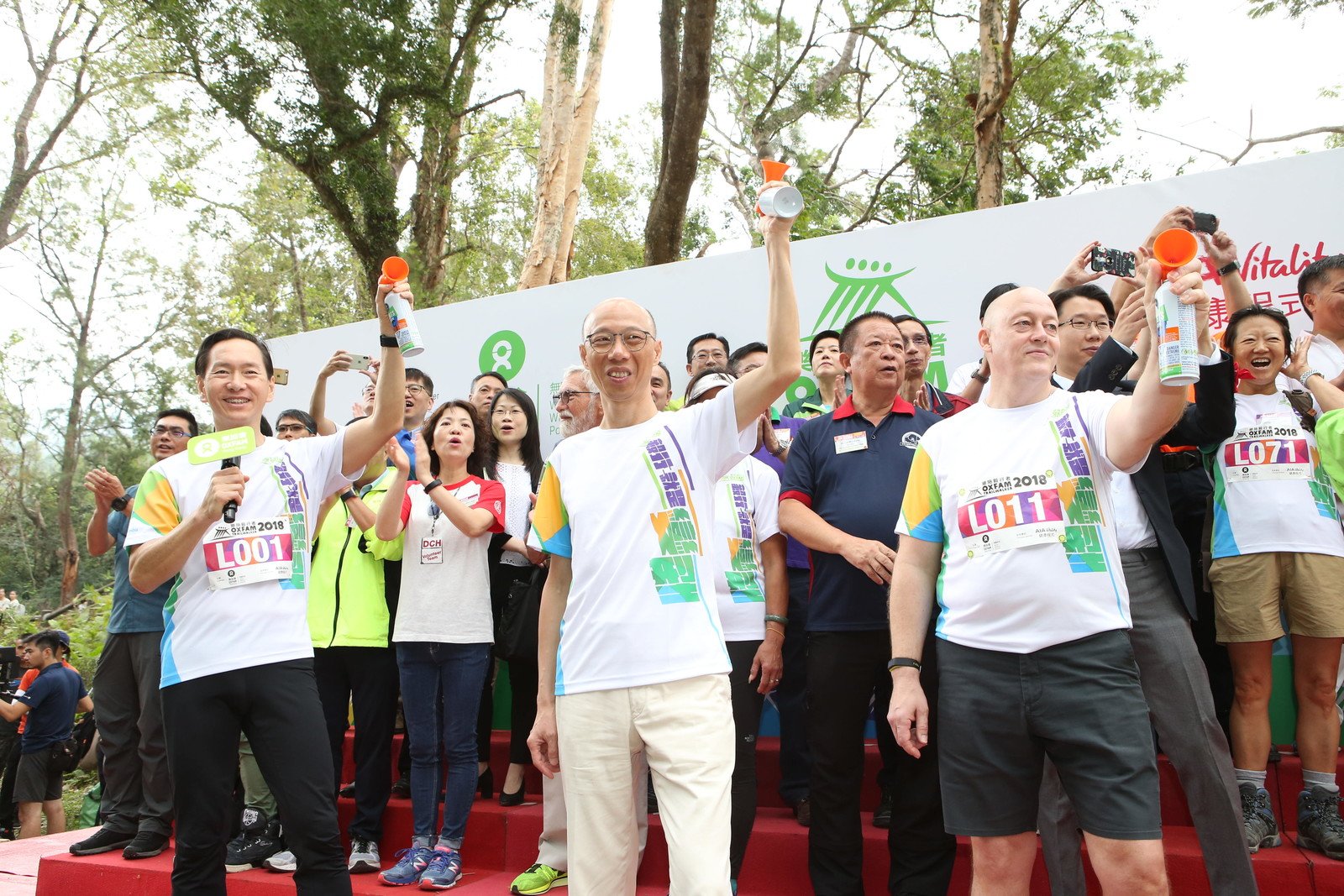 The Oxfam Trailwalker 2018 kick-off ceremony was officiated by (from left to right) Bernard Chan, Oxfam Trailwalker Advisory Committee Chair; Wong Kam Sing, Secretary for the Environment; and Peter Crewe, Chief Executive Officer of AIA Hong Kong and Macau. 