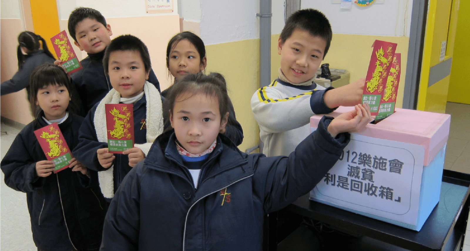  Students joining Oxfam Lai See campaign