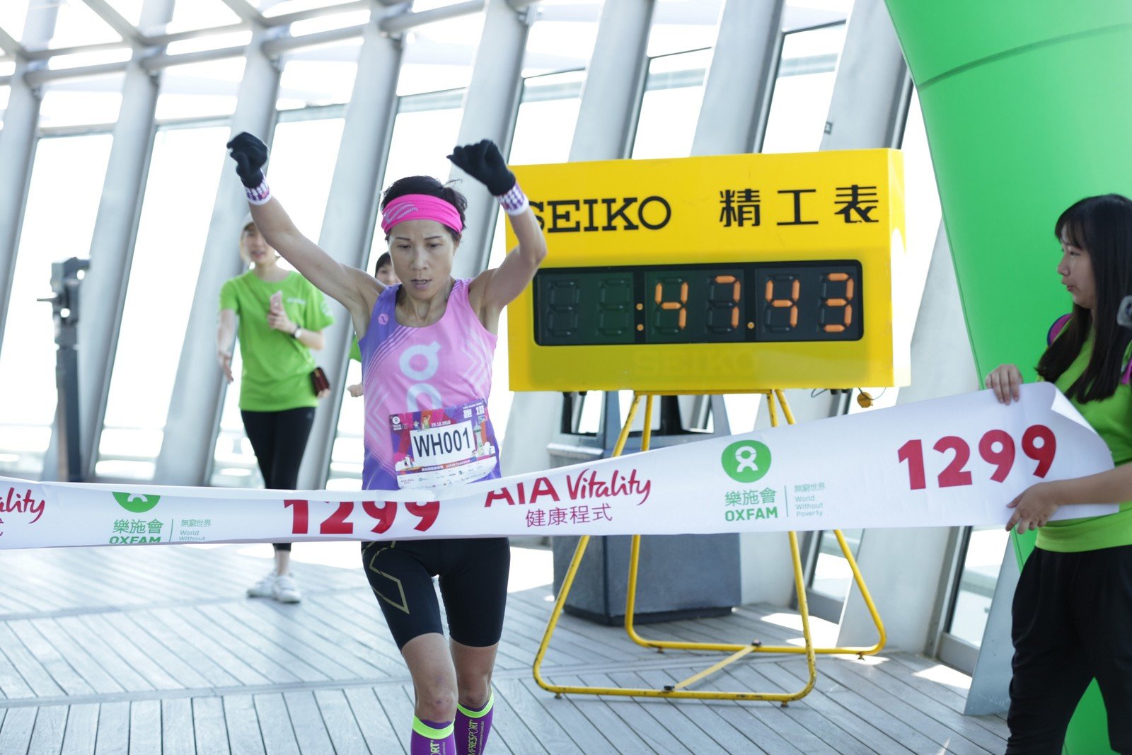 「个人竞跑」女子组半塔冠军由黄洁梅夺得，以5分30秒夺得后冠。