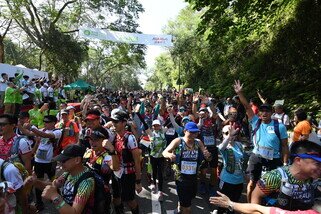 A total of 5,200 walkers are undertaking the 100 km challenge and will trek along the MacLehose Trail and other trails in teams of four within 48 hours.