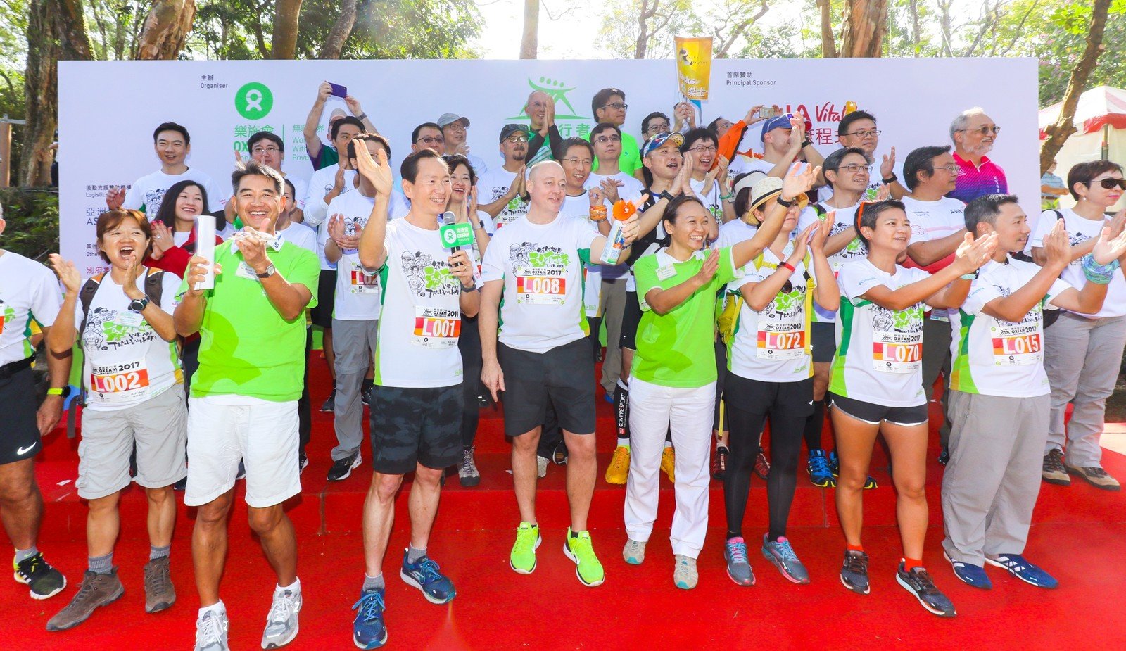 The Oxfam Trailwalker 2017 kick-off ceremony was officiated by Cheung Yuk-Tong, Council Chair of Oxfam Hong Kong (front row second from the left); Bernard Chan, Oxfam Trailwalker Advisory Committee Chair (front row third from the left); Peter Crewe, Chief Executive Officer, AIA Hong Kong & Macau (front row fourth from the left); and Trini Leung, Director General of Oxfam Hong Kong (front row fifth from the left). AIA Vitality is the Principal Sponsor of Oxfam Trailwalker 2017.