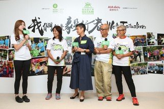 （由左至右）张馨文、莲姐、乐施毅行者筹委会成员罗凤菁、冯锦雄及冯太分享他们的参加乐施毅行者的经验。