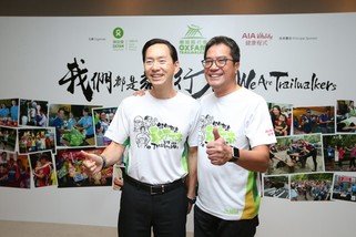Bernard Chan, Chair of OTW Advisory Committee and Wong Wai-lun, Secretary for Development, both had completed the Oxfam Trailwalker for four times, chatted about their past event experiences merrily.