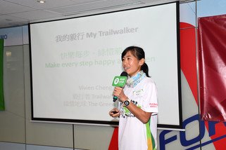 Vivien Cheng, an experienced trailwalker and Director of Community Partnership of the Green Earth, gave some tips based on many years of trailwalking experience and talked about the environmental measures of the event this year.