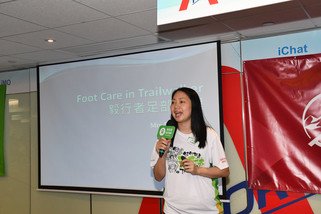 足病诊疗师协会秘书长周李慧莹讲解常见的足病及运动前后的足部护理。