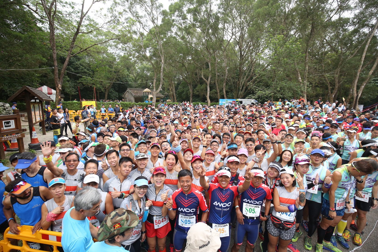 「乐施毅行者2016」约5,200位参加者今早于西贡北潭涌起步，他们将于48小时内横越100公里麦理浩径及其他接续路段。