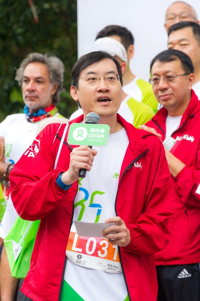 Jacky Chan, Chief Executive Officer of AIA Hong Kong and Macau, gave a speech at the Oxfam Trailwalker 2016 kick-off ceremony.