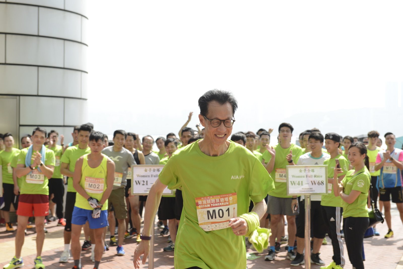友邦保险(国际)有限公司澳门分行首席执行官马竹豪身体力行挑战全塔「个人竞跑」。
