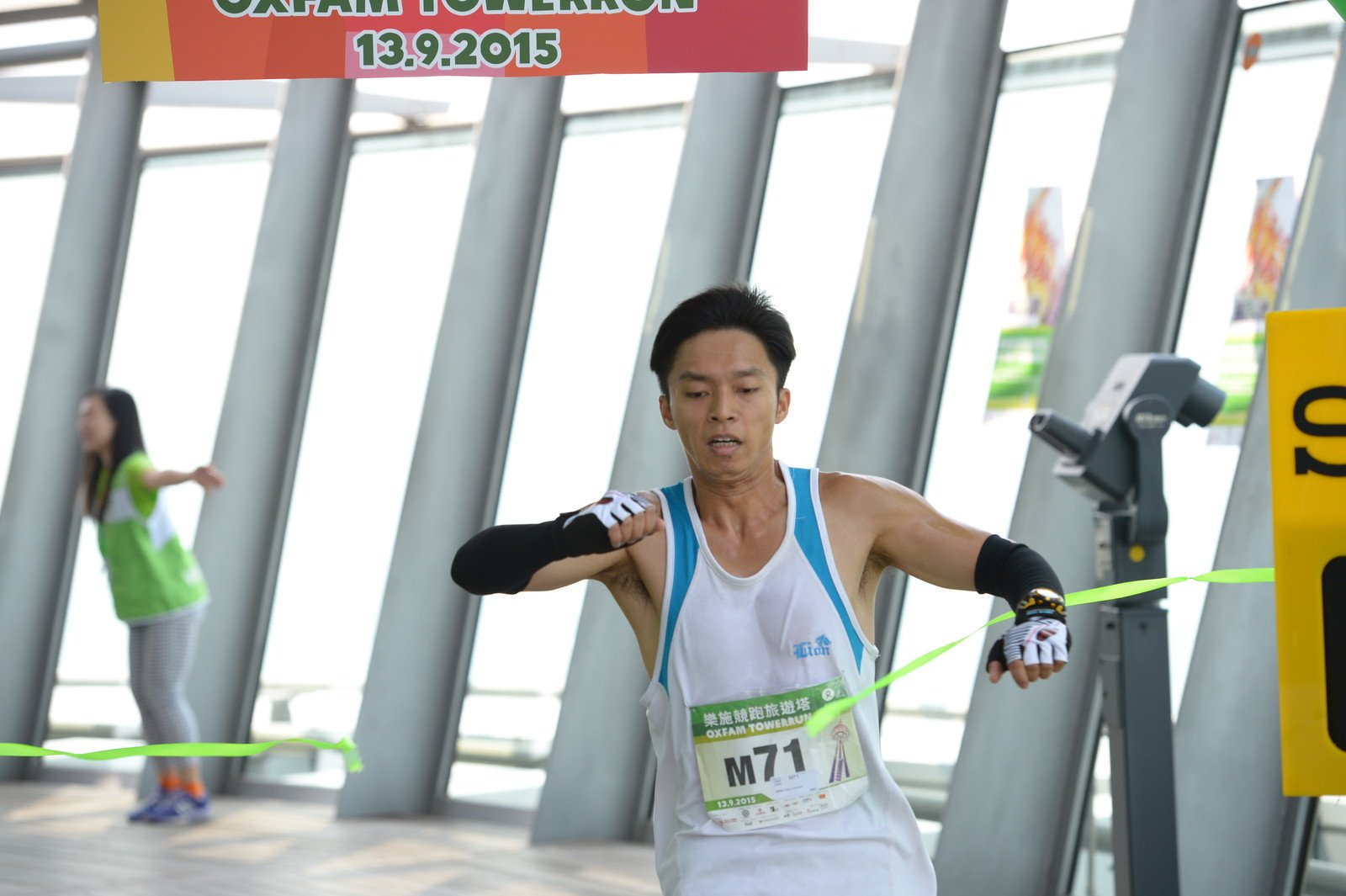 「个人竞跑」男子组(全塔)冠军由梁顺敬夺得，以9分19秒完成赛事。