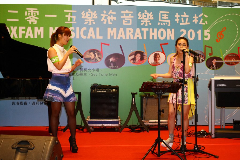 2)新晉女歌手龔柯允及王嘉儀於開幕禮上合唱《我歌故我在》及《Happy》兩首樂曲，獲得全場熱烈掌聲。