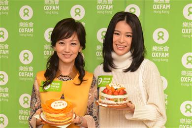 樂施會義工向11月生日之星–樂施大使趙雅芝(左)及胡杏兒(右)送上驚喜的生日蛋糕。