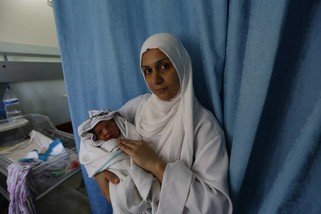 Amid the rising casualties, the Oxfam-supported Al Awda Hospital continues to deliver babies. The hospital is the only one in north Gaza with a specialized obstetric unit for pregnant women.