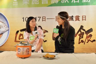 樂施大使楊崢小姐與同是喜愛烹調美食的「家餸」呼籲短片中的其中一位主角–Grace之真情對話。