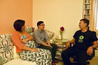 樂施大使廖偉雄先生訪談「家餸」短片中的其中兩位受訪者–Tony及他太太，訴說他們的溫馨故事。