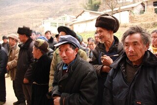 Oxfam provides cash relief to quake-affected elderly in Yunnan