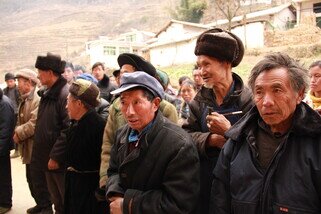 Oxfam provides cash relief to quake-affected elderly in Yunnan