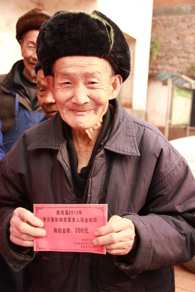 Oxfam provides cash relief to quake-affected elderly in Yunnan