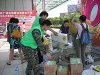  Volunteers at work in Chengdu  All photos: Keith Wong / Oxfam Hong Kong 