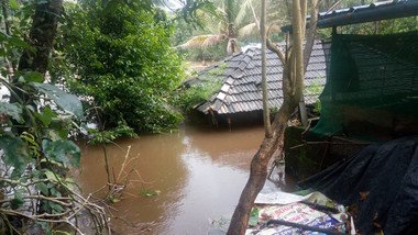 印度南部喀拉拉邦受灾情况严重，水深浸没至屋顶。（图片：印度乐施会）