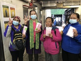 According to the Cleaning Workers’ Union, an estimated 20 per cent of outsourced government cleaners are ethnic minorities, and many of them are Nepalese. Oxfam Hong Kong staff recently distributed masks at the Lan Kwai Fong Refuse Collection point; most of the cleaners there were Nepalese women.