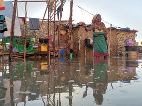 2019年3月，強烈熱帶氣旋「伊代」（Idai）橫掃非洲南部三國，在莫桑比克、馬拉維和津巴布韋，造成過千人死亡，近300萬人受災。當中，受災最嚴重的莫桑比克，更在短短六周內兩次遭風暴吹襲，造成的經濟損失高達32億美元，相等於該國全年22%的國內生產總值，以及政府全年近五成的公共財政開支。（照片：Sergio Zimba / Oxfam）