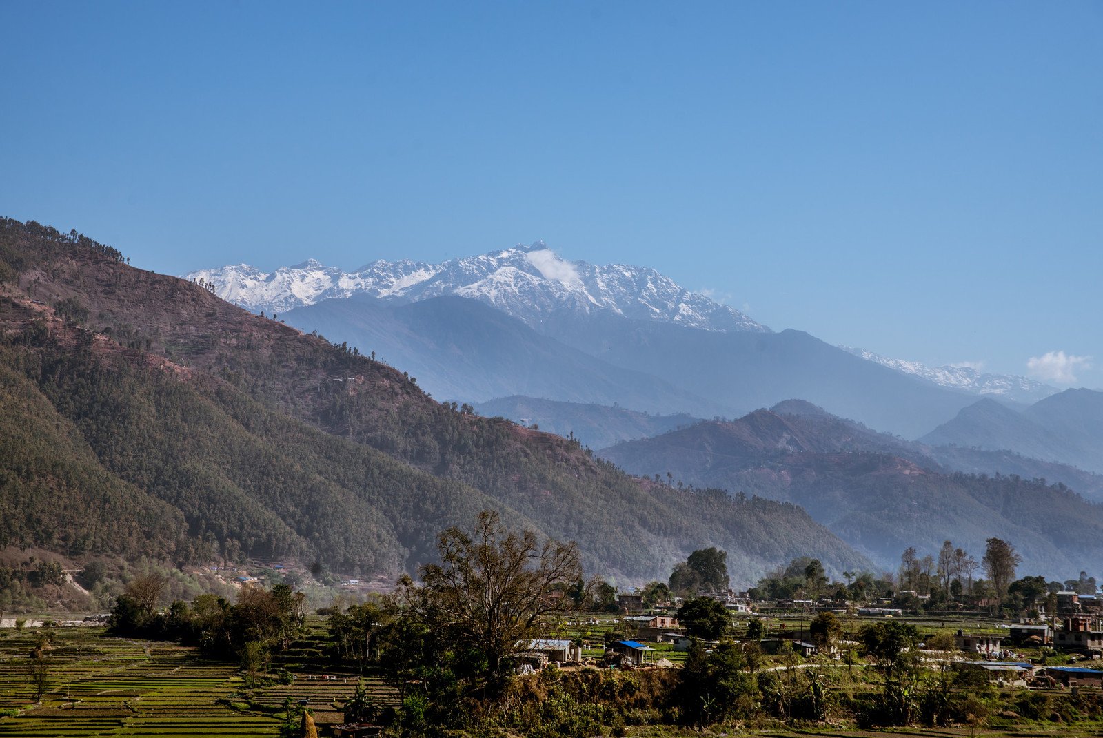 Nepal possesses eight out of ten of the highest peaks in the world. Despite the beauty of these snow-capped mountains, climate change poses a significant threat to Nepalese communities as it can lead to outburst floods from glacial lakes. (Photo: Aurélie Marrier d'Unienville / Oxfam)
