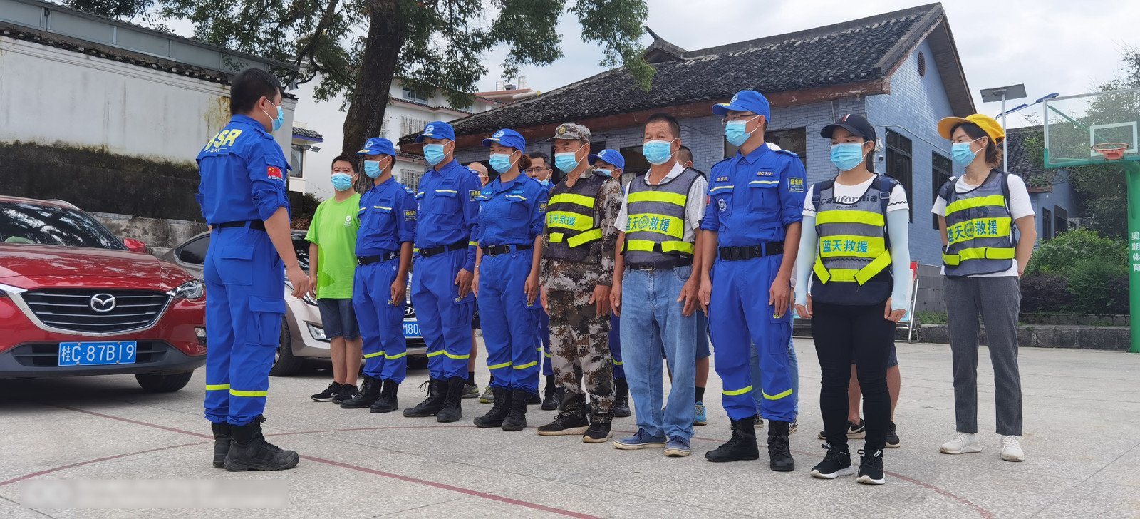乐施会的合作伙伴组织桂林市「蓝天救援队」