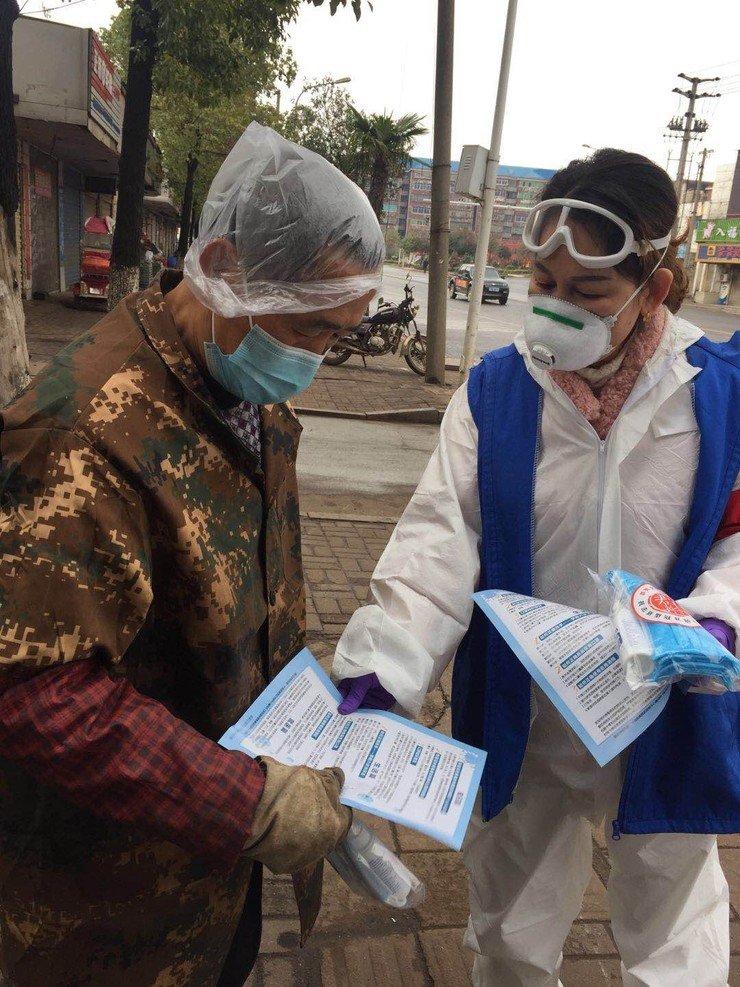 Oxfam’s partners distributing protective equipment and prevention leaflets.