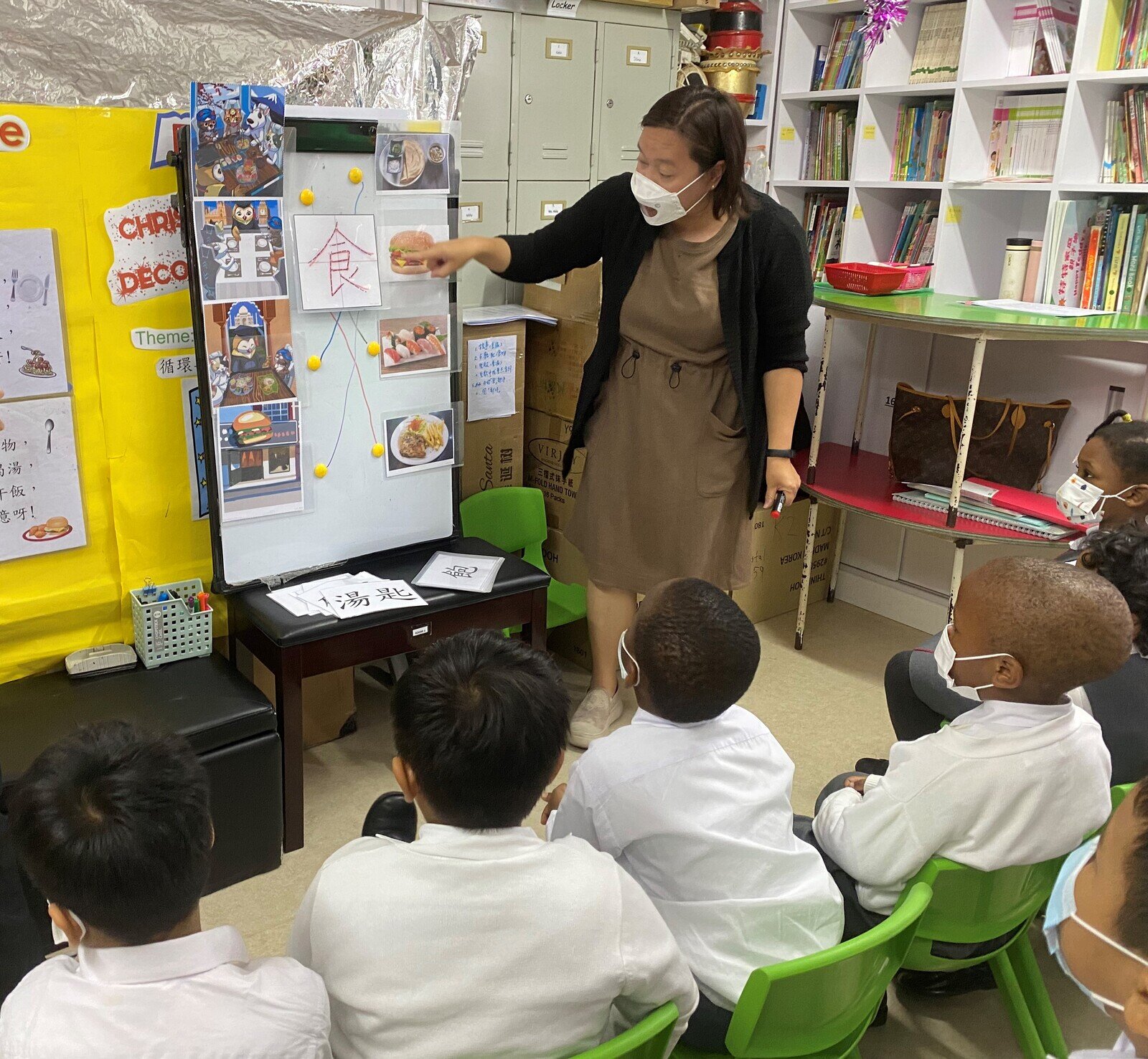 Non-Chinese speaking children actively participating in class.