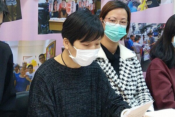 Oxfam Hong Kong and partner organisations announced the findings of our survey ‘Survey on Outsourced Workers and Their Working Conditions Amidst COVID-19’ at our joint press conference on 18 February 2020.