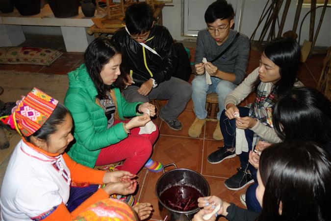 Training on handicrafts making