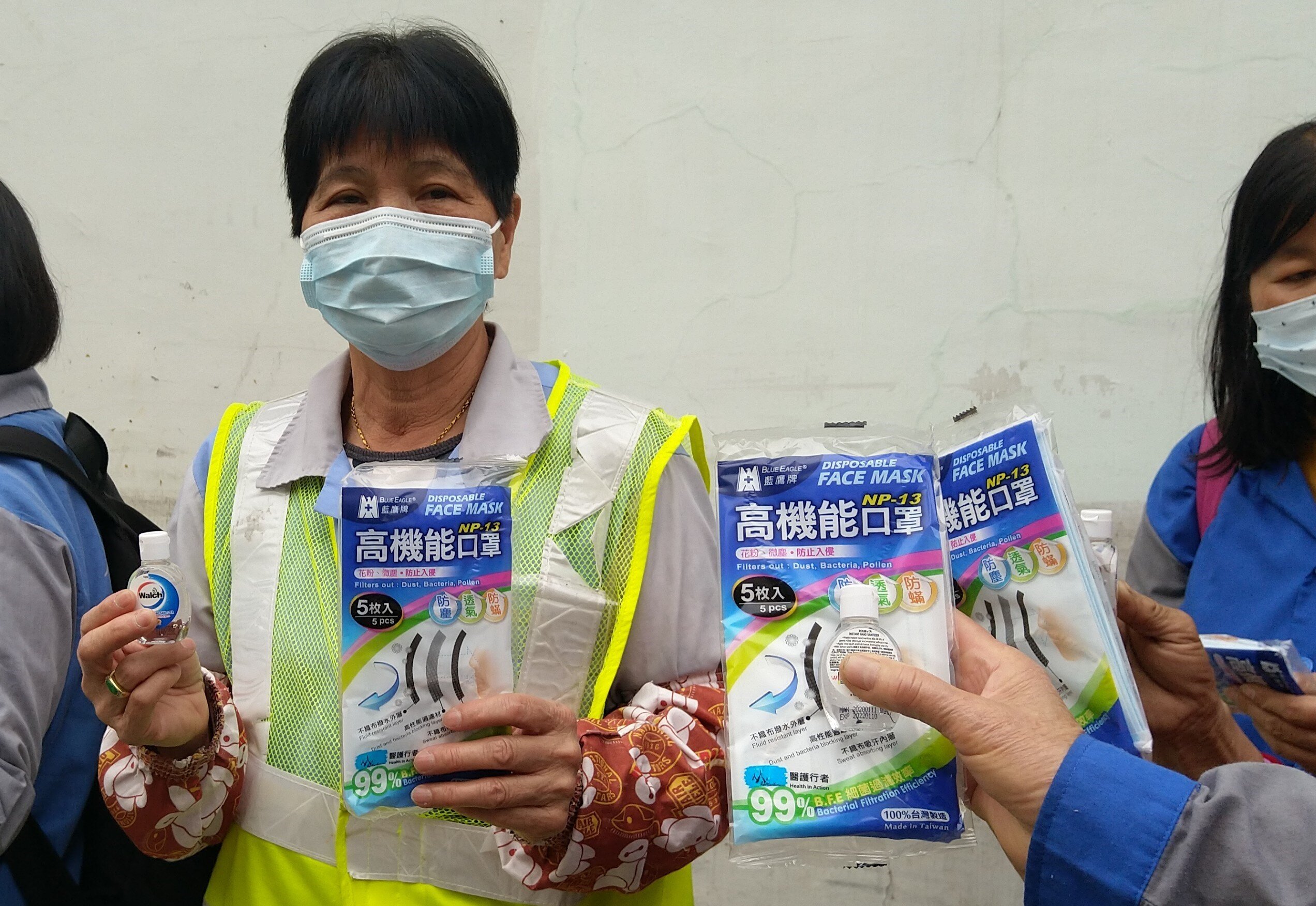 Cleaner receiving masks