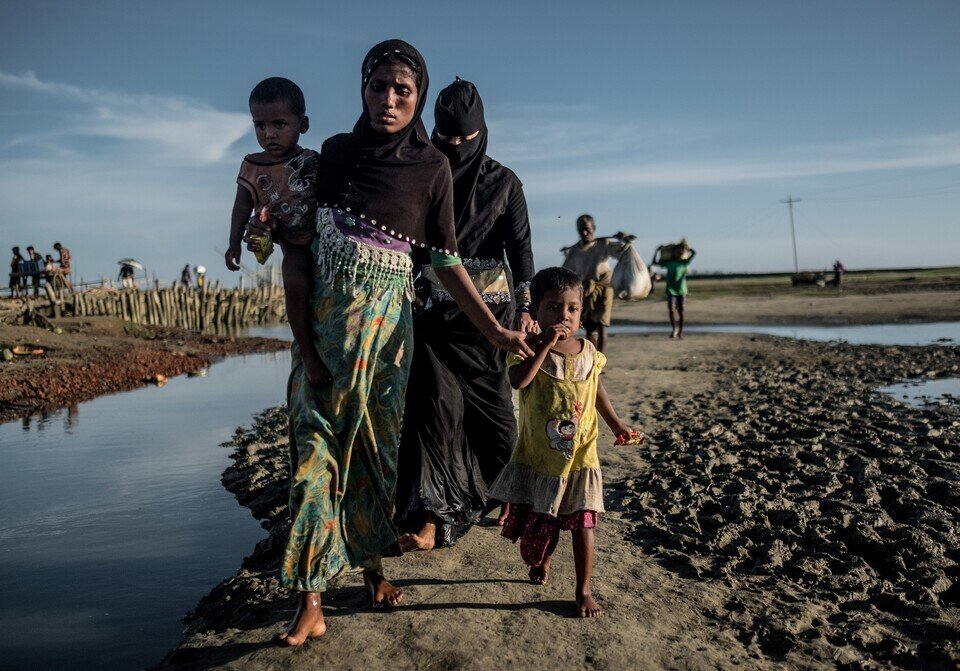 A mother and her children fleeing.